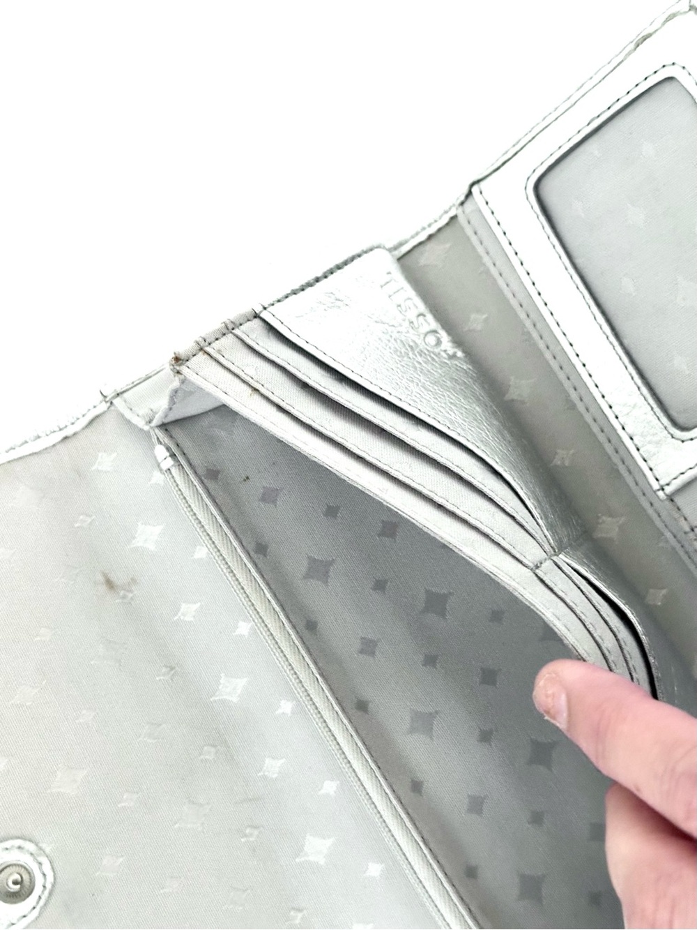 Fossil Maddox Vintage Leather Long Trifold Snap Wallet in Silver - Picture 9 of 10
